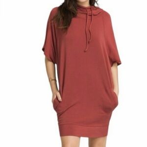 NWT Prana Cary’s Short Sleeve With Hood Shift Dress Mulled Wine Size Small